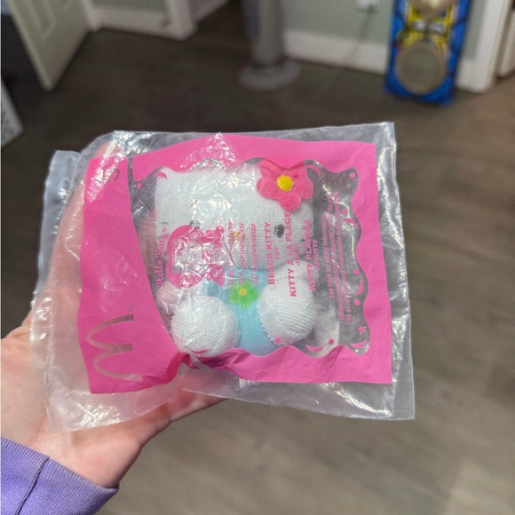 McDonald’s Unopened 2004 Hello Kitty Beach Toy Plush #5 - Picture 2 of 4